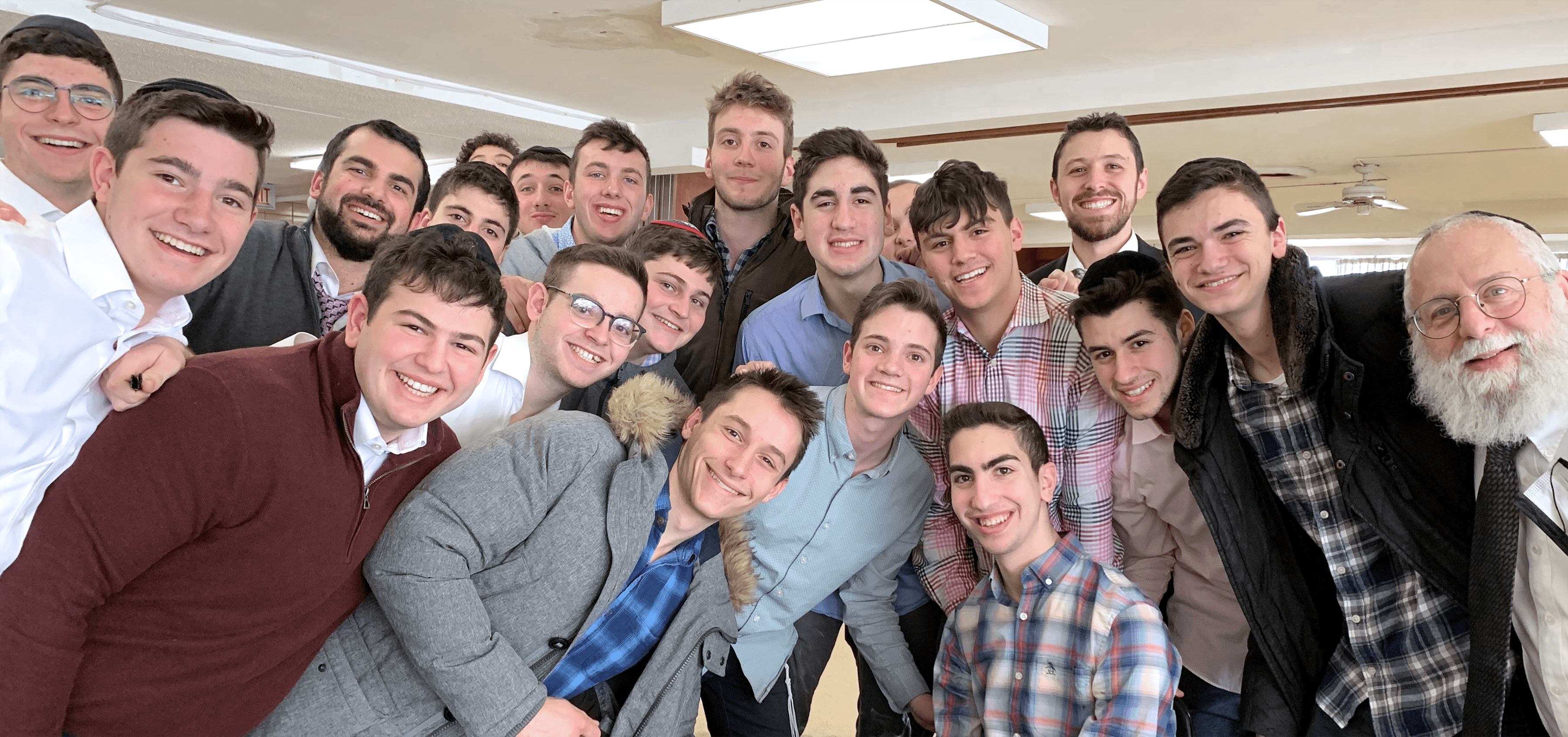A group of Fasman students with Rabbi Polstein